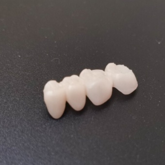 Фотополимерная смола HARZ Labs Dental Bleach, бесцветный (0,5 кг) Фотополимерная смола HARZ Labs Dental Bleach, бесцветный (0,5 кг)